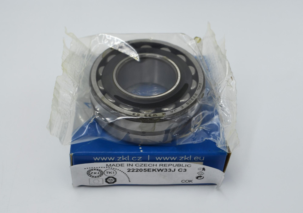 Двухрядный сферический роликоподшипник ZKL 22205 EKW33JC3